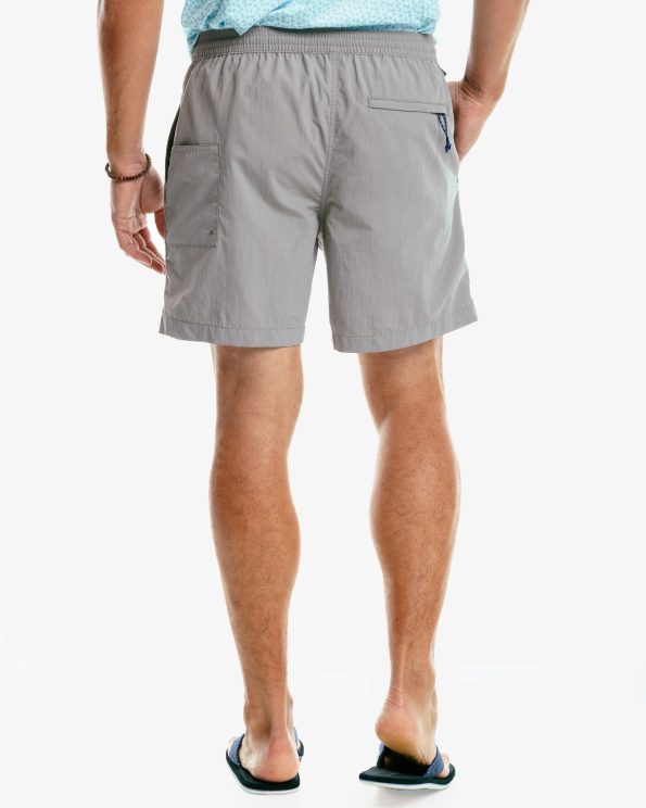 shoreline-6-inch-short-frost-grey-model-back-8607_d0571d53-d673-4b44-8c7b-322e94a3ed39