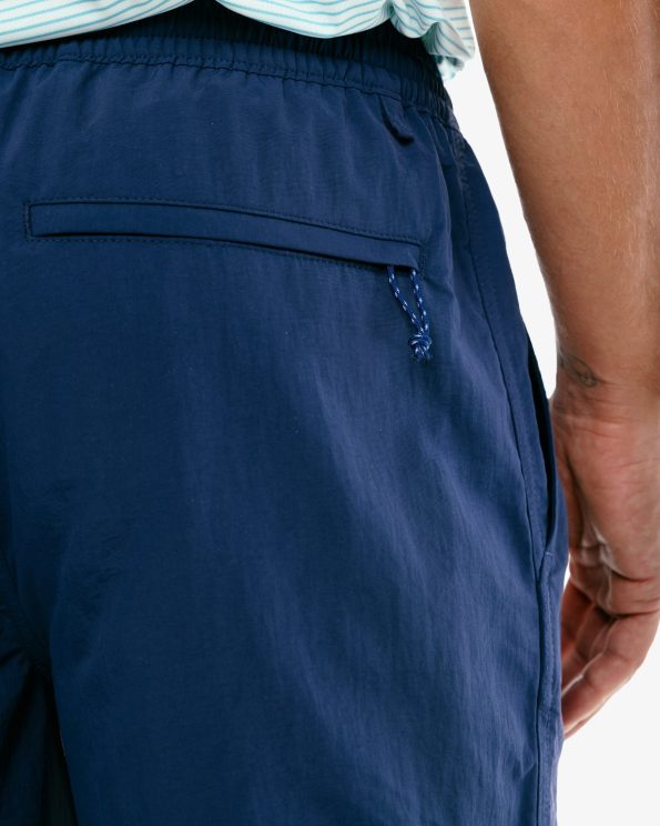 shoreline-6-inch-short-true-navy-model-pocket-detail-8607_33737b26-8405-47ee-b7a9-f1c0132335b3